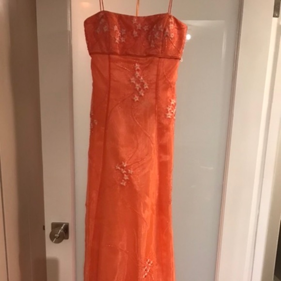 Prom dress - Picture 1 of 3